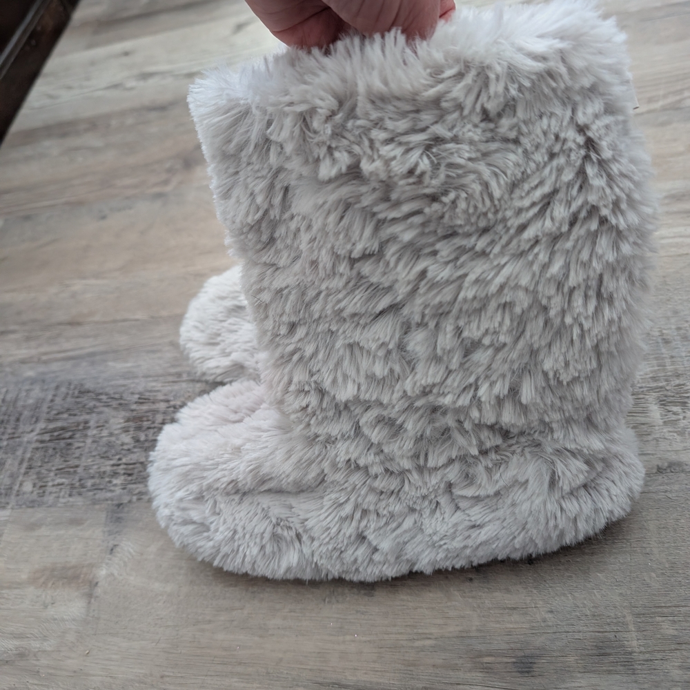 LC Lauren Conrad Plush White Slippers